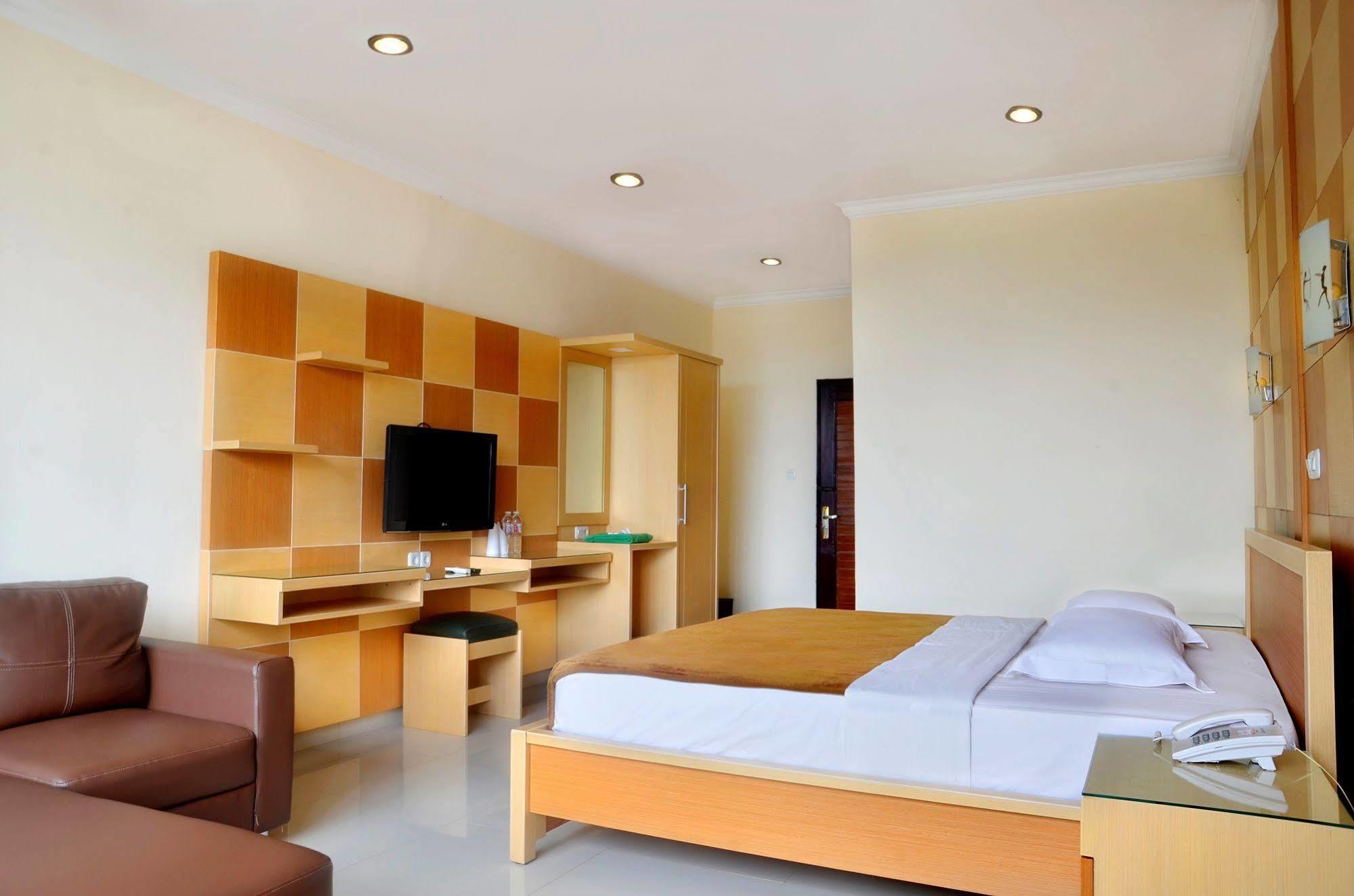 סוקאבומי Grand Permata Hijau Hotel מראה חיצוני תמונה
